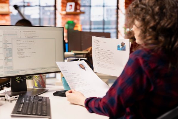 Rédiger un CV efficace pour le marché suisse